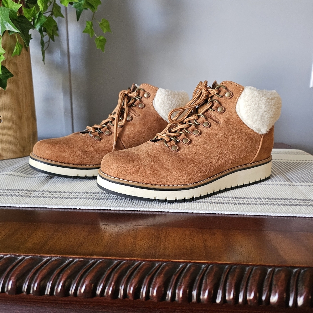 Women's Lace Up Boots Size 7
